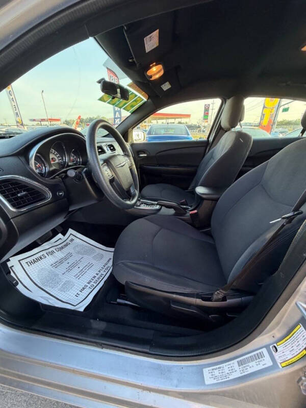 2013 Chrysler 200 LX
