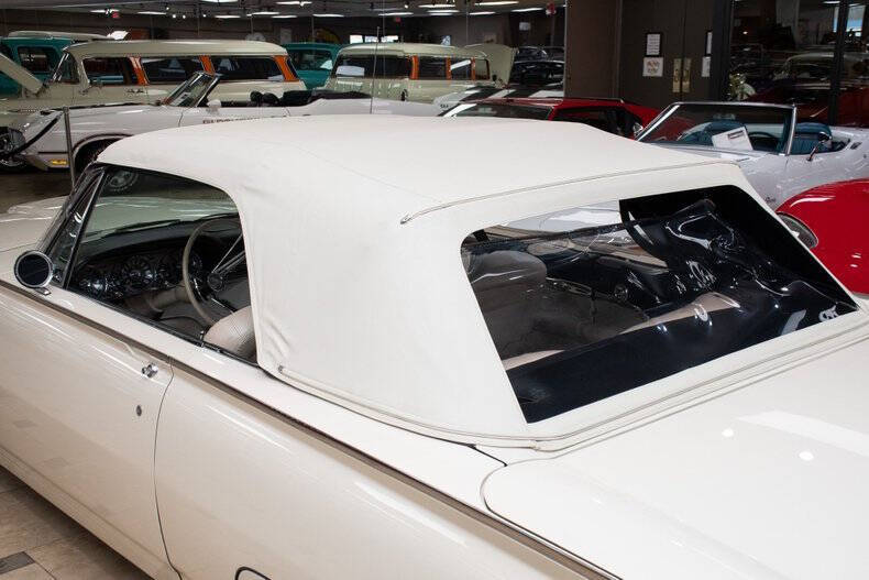 1962 Ford Thunderbird