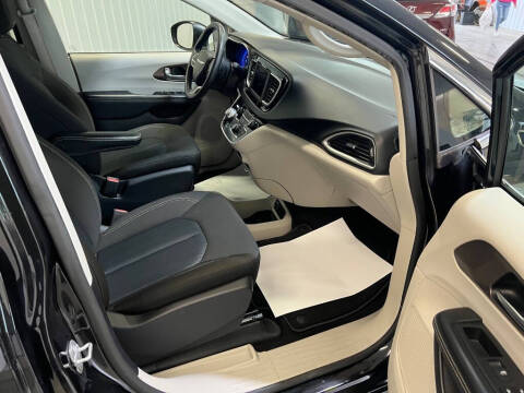 2020 Chrysler Voyager L