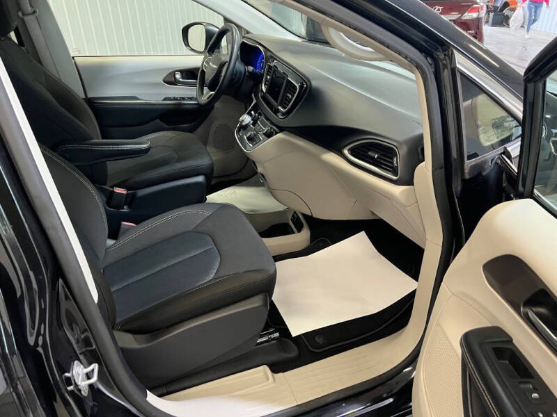 2020 Chrysler Voyager L