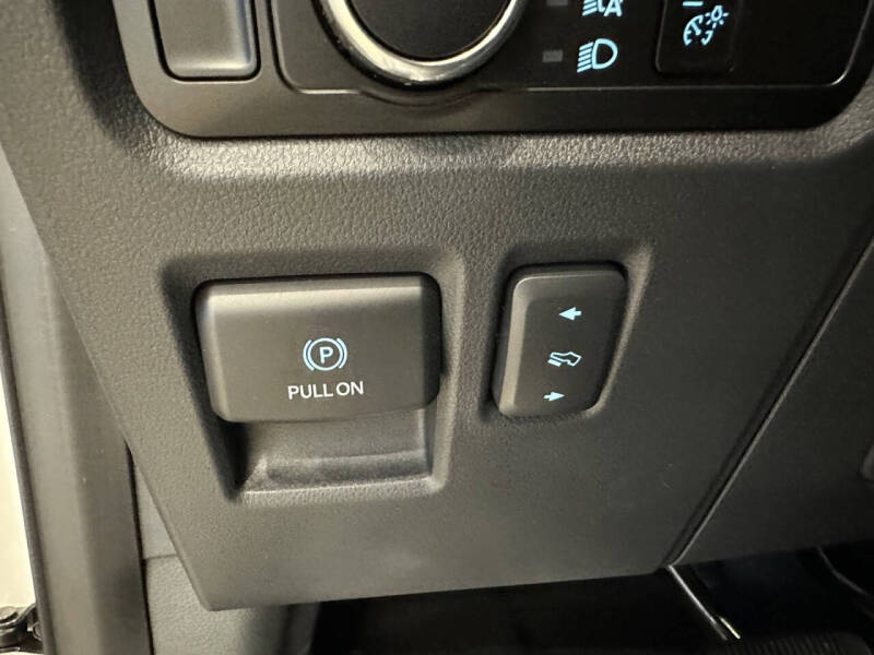 2023 Ford F-150 Lightning XLT