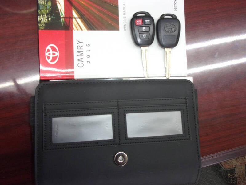 Image 5 of 2016 Toyota Camry SE