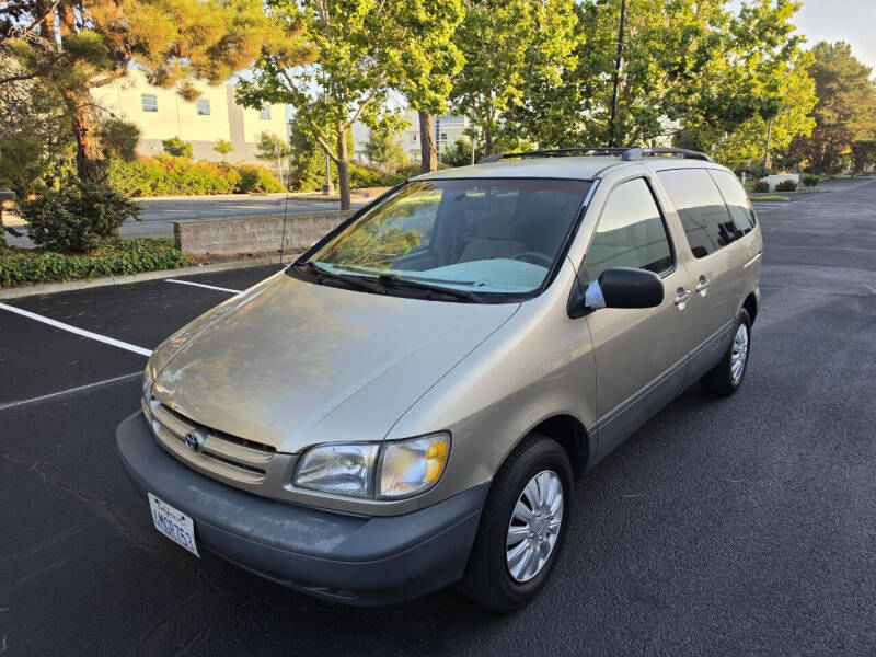 2000 Toyota Sienna LE