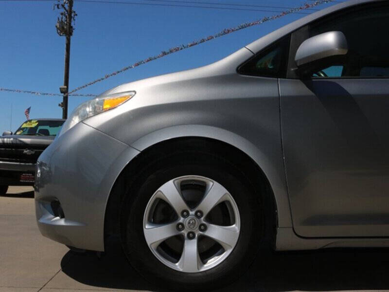2017 Toyota Sienna LE 8-Passenger