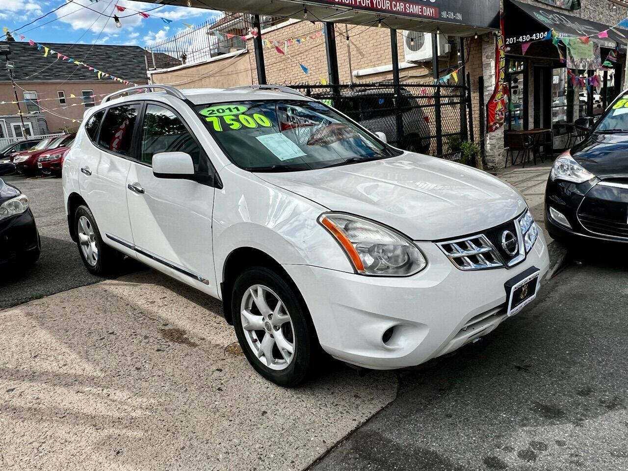 2011 Nissan Rogue SV AWD 4dr Crossover - Off White exterior view 5