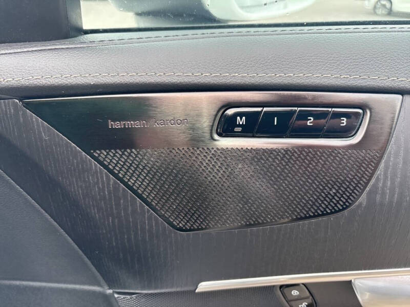 2024 Volvo XC90 Recharge T8 Ultimate Bright Theme 7P