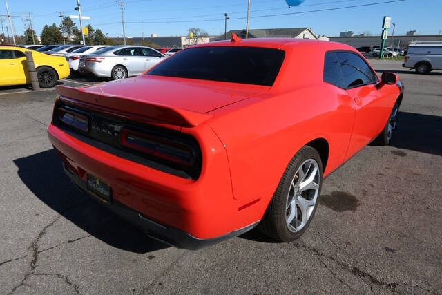 2016 Dodge Challenger SXT Plus