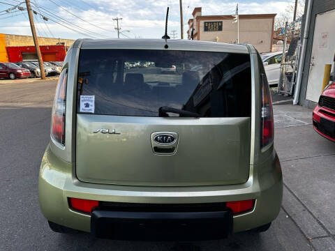 2010 Kia Soul +