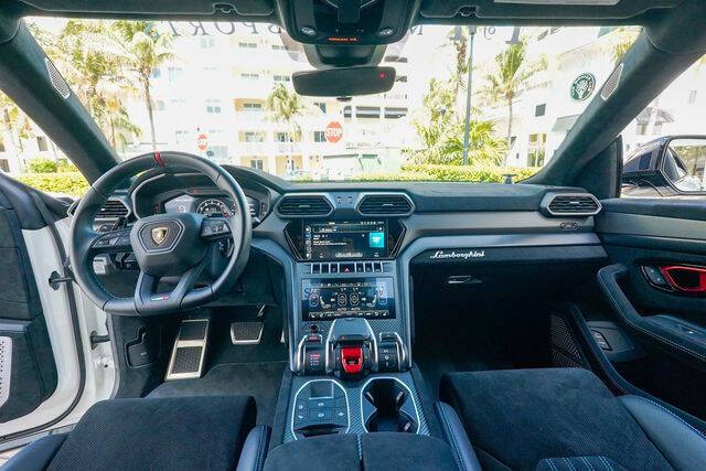 2023 Lamborghini Urus Performante
