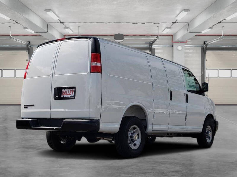 2025 Chevrolet Express 2500