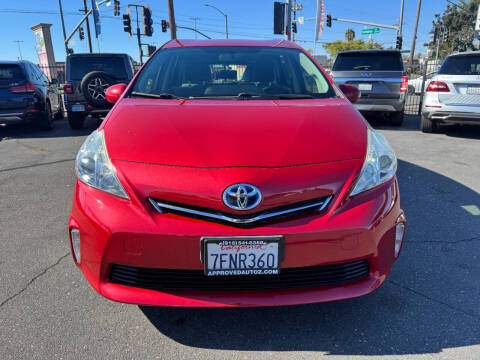 2014 Toyota Prius v Five