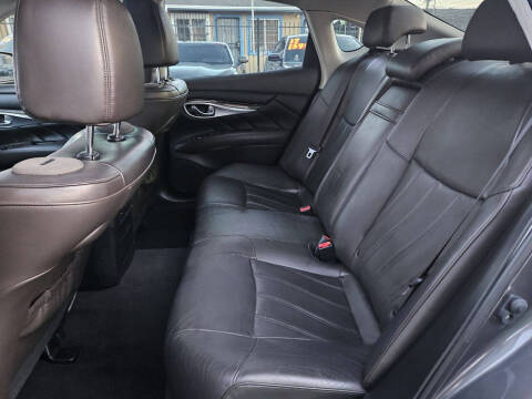 2012 Infiniti M37
