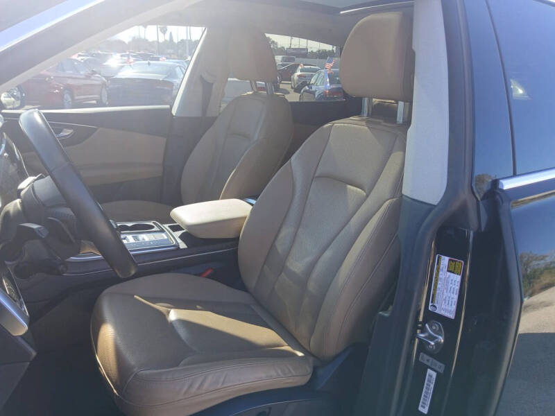 2019 Audi Q8 quattro Premium Plus 55 TFSI