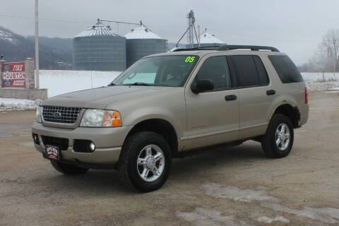 2005 Ford Explorer for sale at Apple Auto in La Crescent MN
