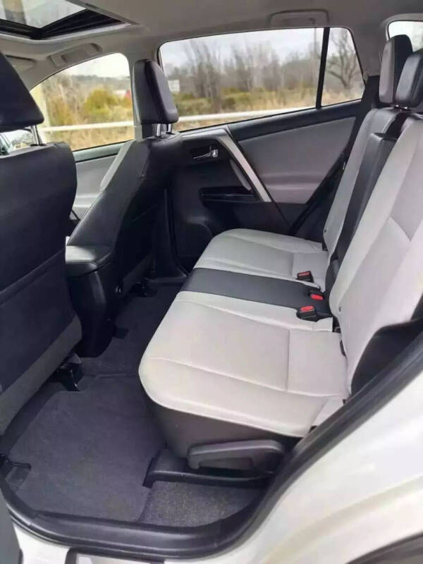 Image 8 of 2017 Toyota RAV4 Limited