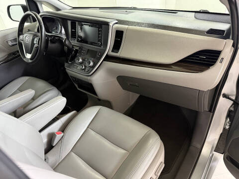 2020 Toyota Sienna XLE Premium 8-Passenger