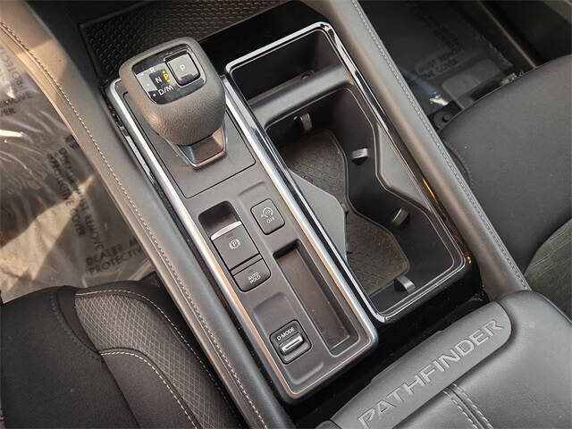 2024 Nissan Pathfinder SV