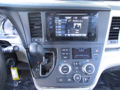 2017 Toyota Sienna LE 8-Passenger