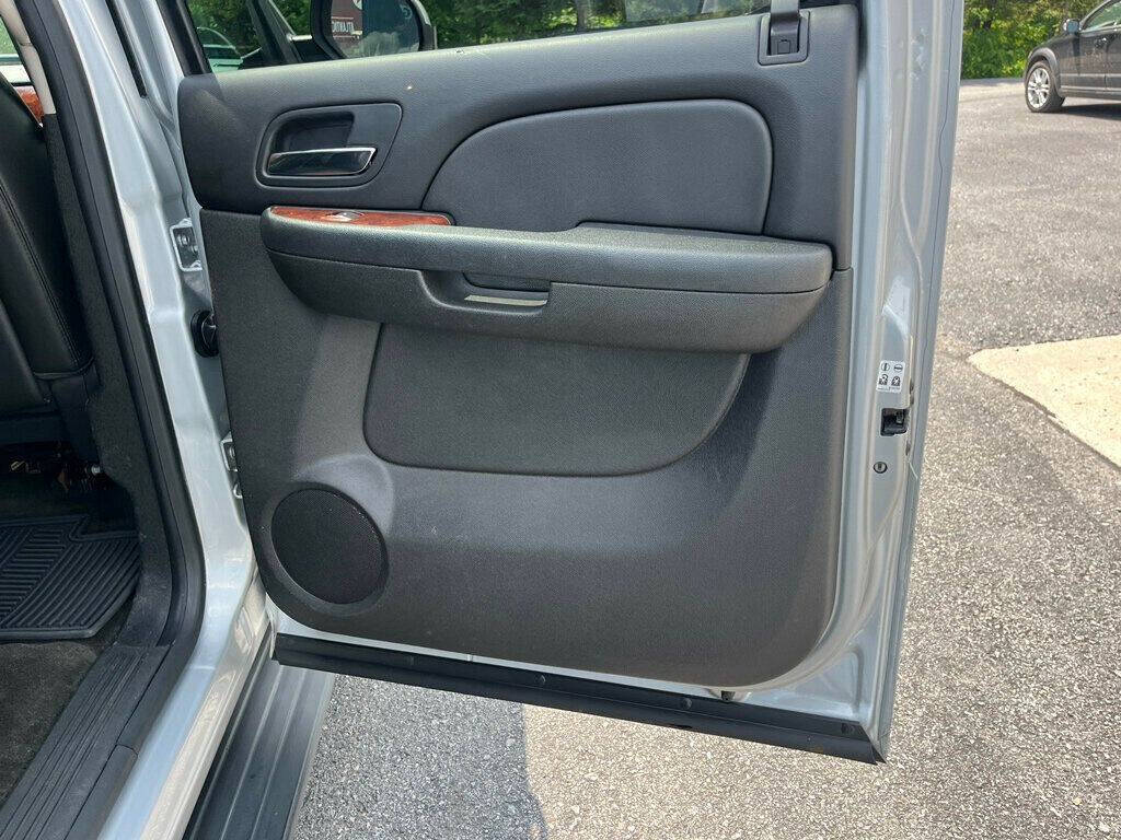 2013 Chevrolet Suburban 27