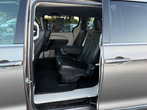 2017 Chrysler Pacifica Touring-L Plus