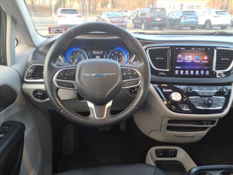 2017 Chrysler Pacifica Touring-L