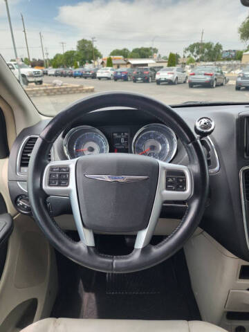 2012 Chrysler Town and Country Touring