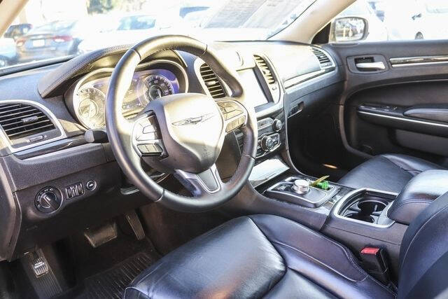 2016 Chrysler 300 Limited