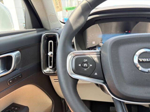 2023 Volvo XC40 B5 Plus Bright Theme