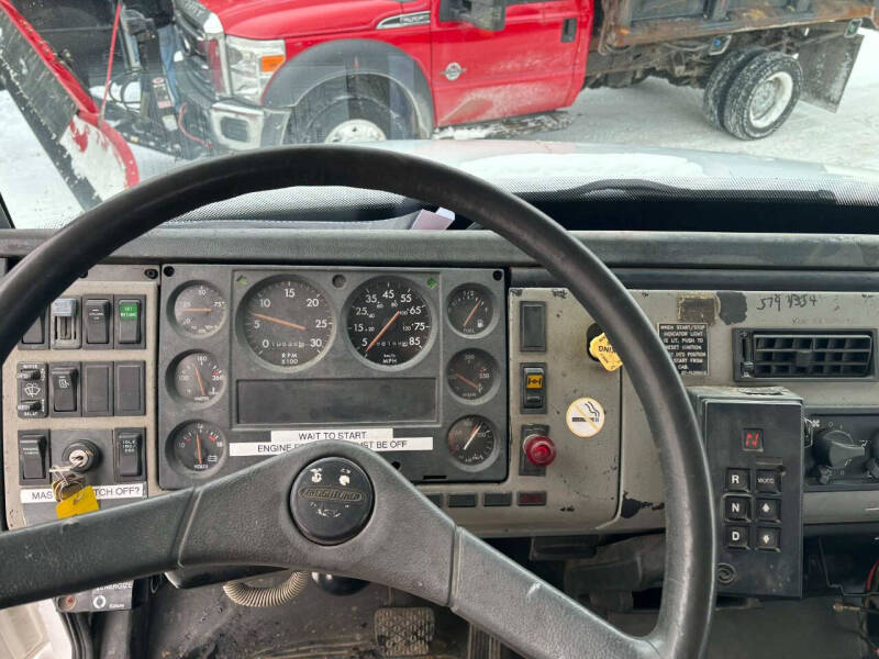 1999 Freightliner FL70