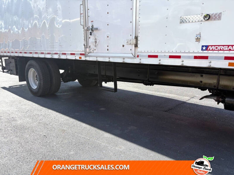 2018 Freightliner M2 106