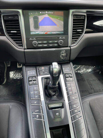 2017 Porsche Macan