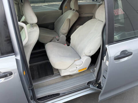 2012 Toyota Sienna Base 7-Passenger
