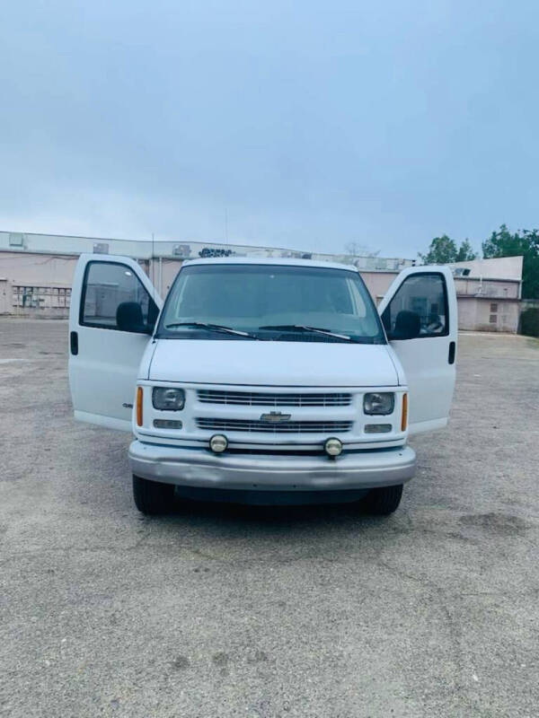 2000 Chevrolet Express G2500