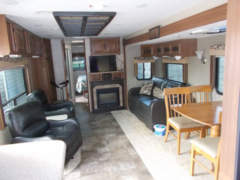 2014 Coachmen RV Liberty Edition