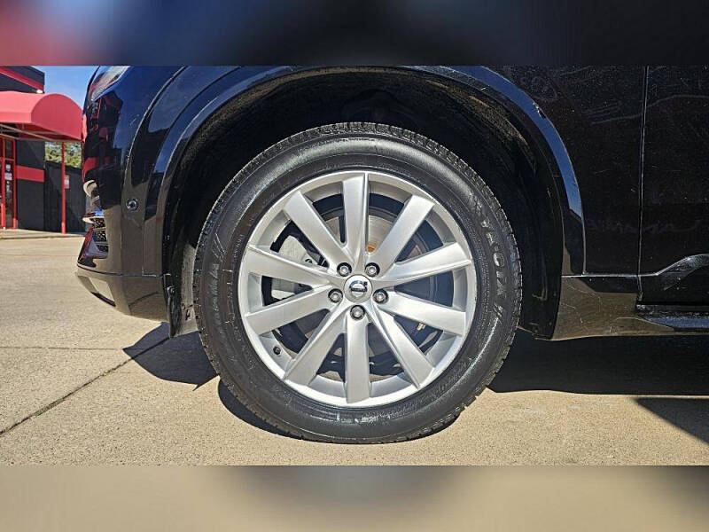 2017 Volvo XC90 T6 Momentum