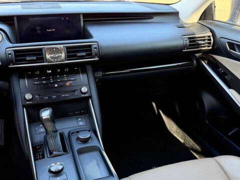 2017 Lexus IS 200t