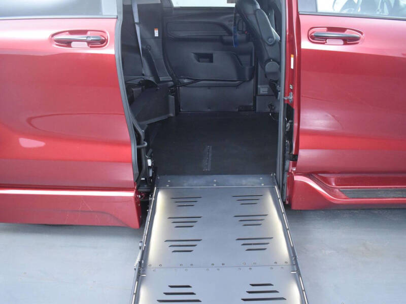 2025 Toyota Sienna XSE 7-Passenger