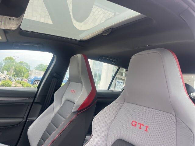 2025 Volkswagen Golf GTI SE