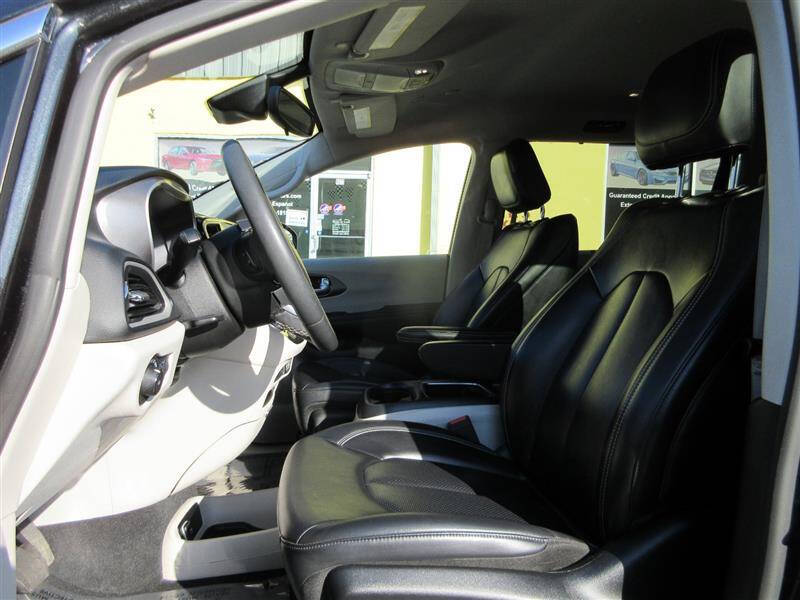 2023 Chrysler Pacifica Touring L