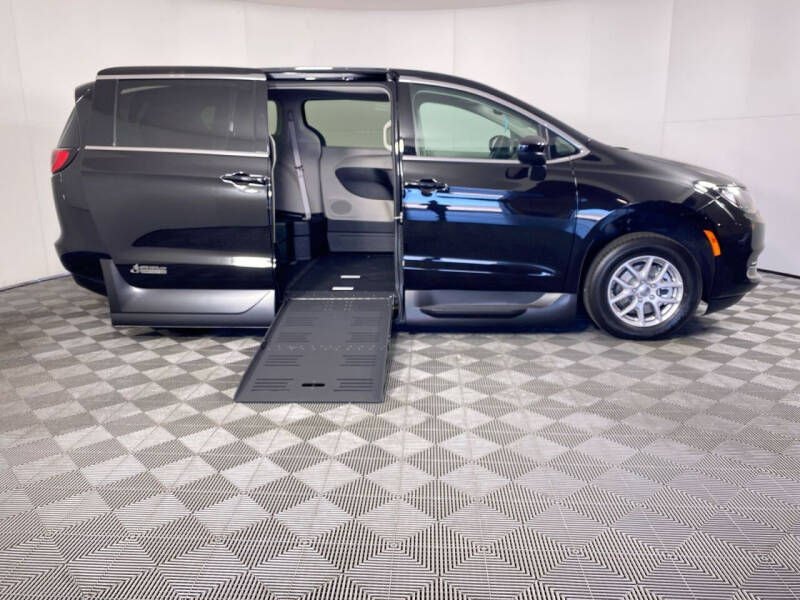 2024 Chrysler Voyager LX