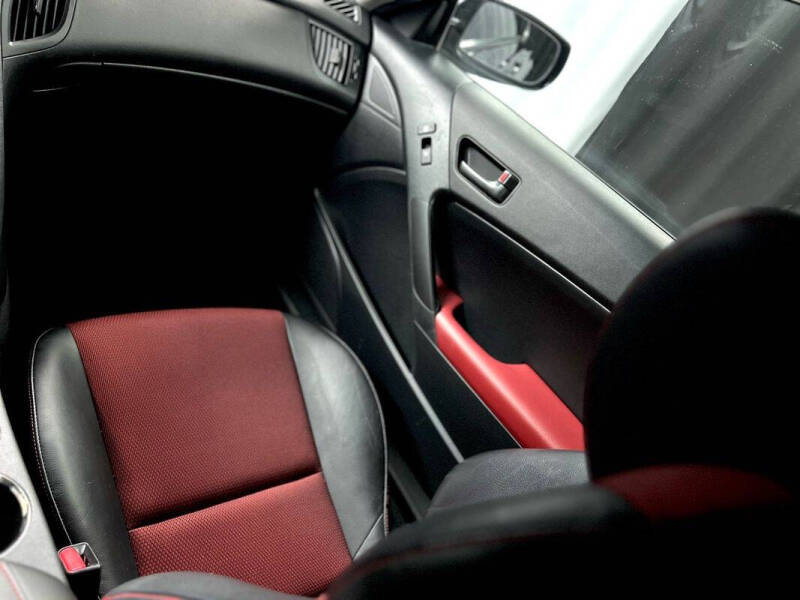 2011 Hyundai Genesis Coupe 3.8L R-Spec