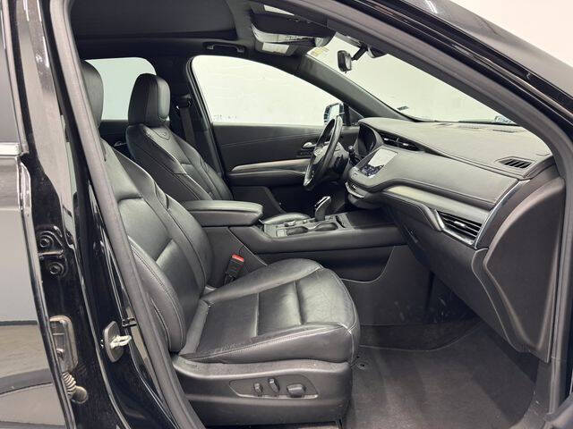 2022 Cadillac XT4 Premium Luxury