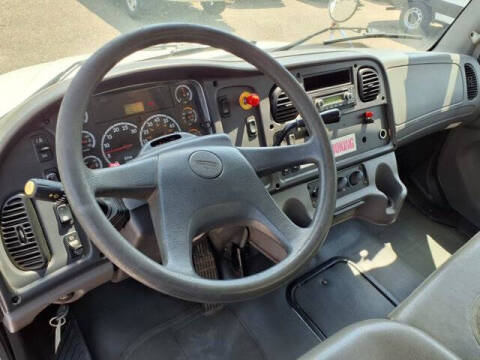 2006 Freightliner M2 106