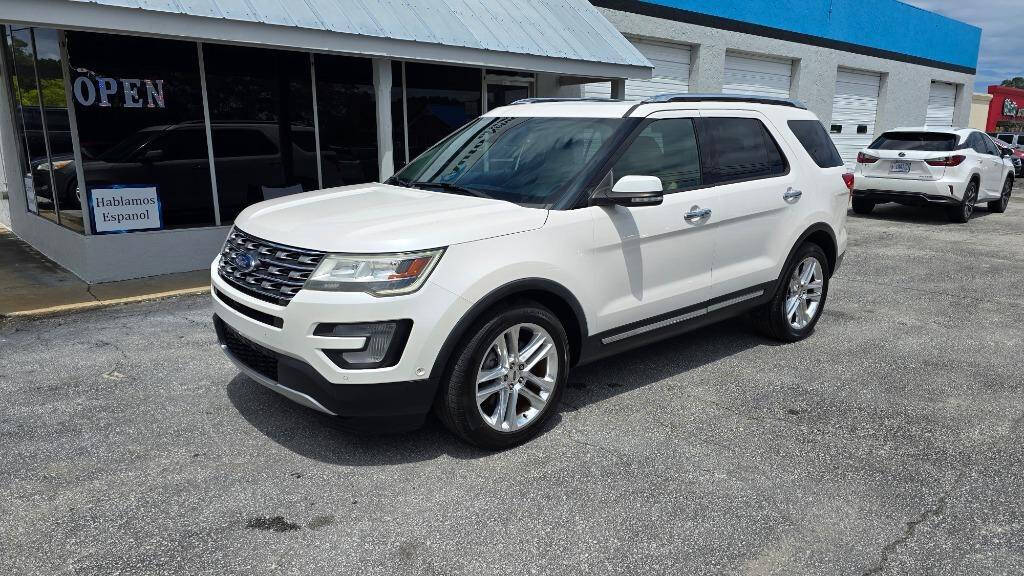 Off white 2017 Ford Explorer Limited Limited 4dr SUV 2