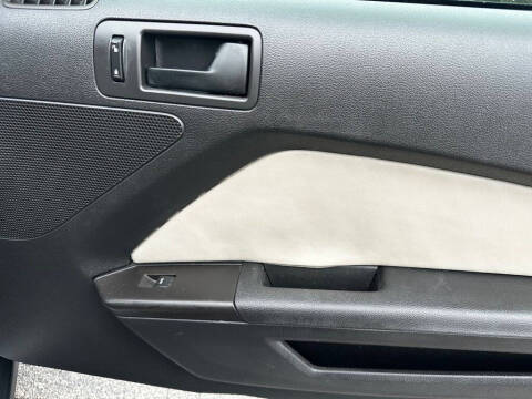 2012 Ford Mustang V6