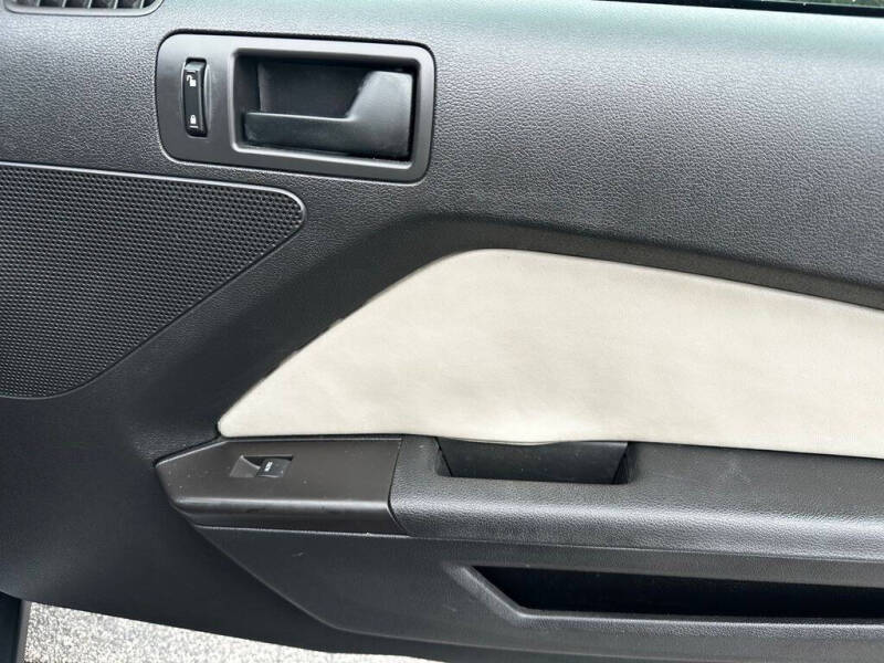 2012 Ford Mustang V6