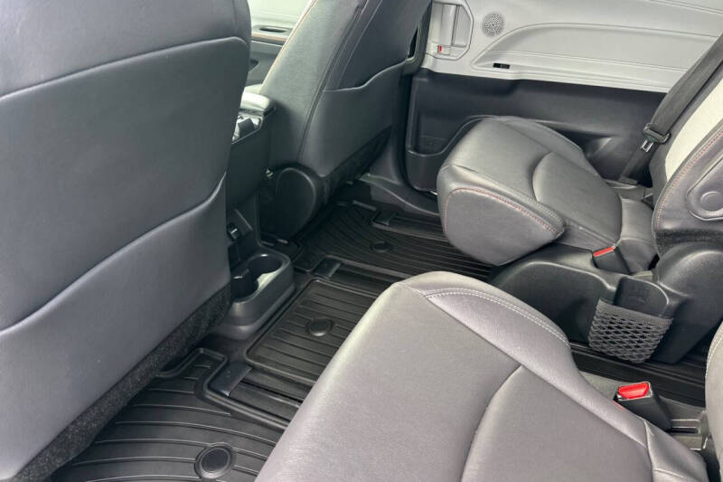 2024 Toyota Sienna XSE 7-Passenger