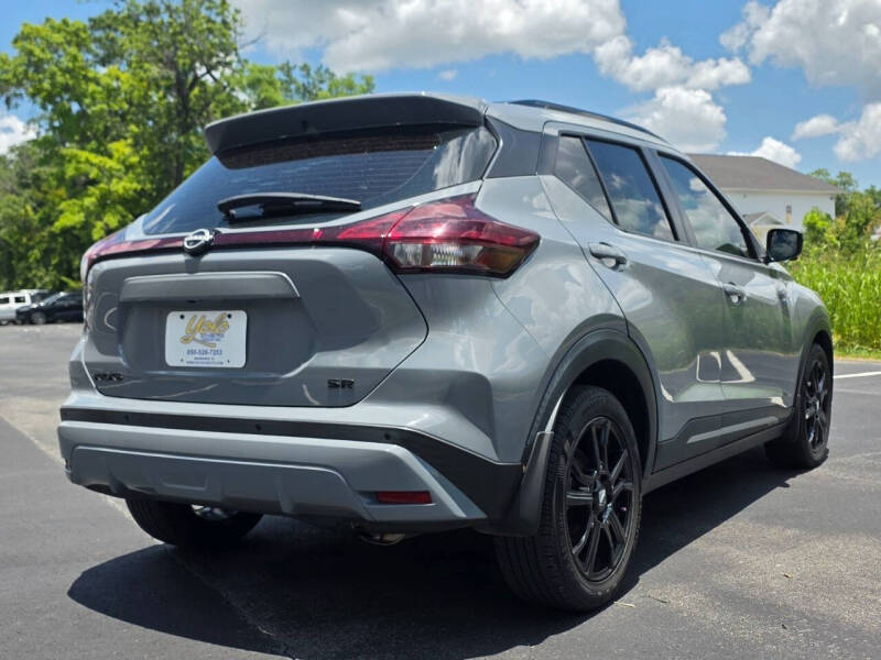 2022 Nissan Kicks SR