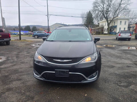 2017 Chrysler Pacifica Touring-L