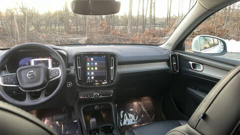 2025 Volvo XC40 B5 Core Bright Theme